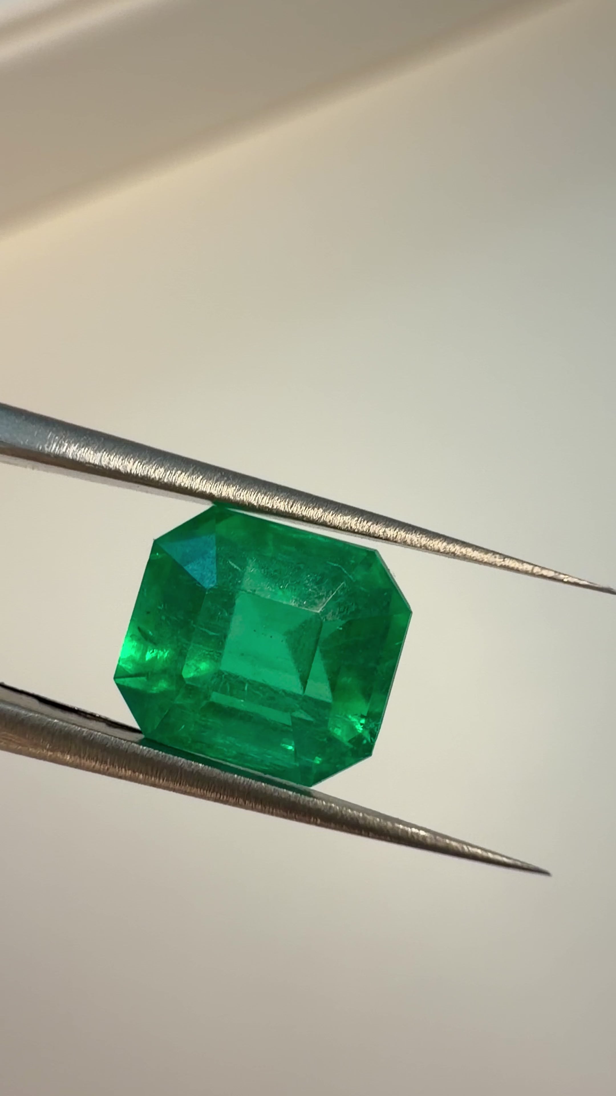 1.50 CT GIA CERTIFIED COLOMBIAN NATURAL EMERALD
